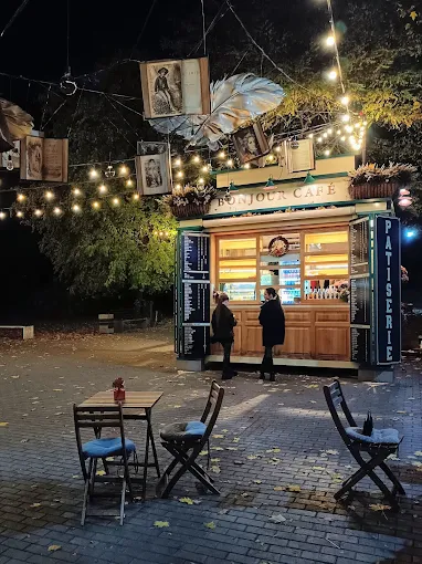 Bonjour Cafe at Alunelul Park